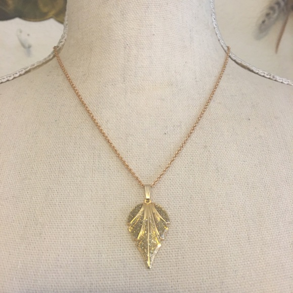 Sparkle enamel leaf pendant on gold chain necklace - Picture 1 of 9
